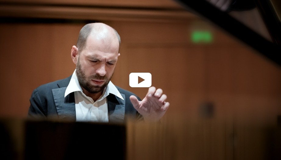 Andrei<br> Korobeinikov 1 Korobeinikov vignette video youtube 25 26 2 - Productions Internationales Albert Sarfati