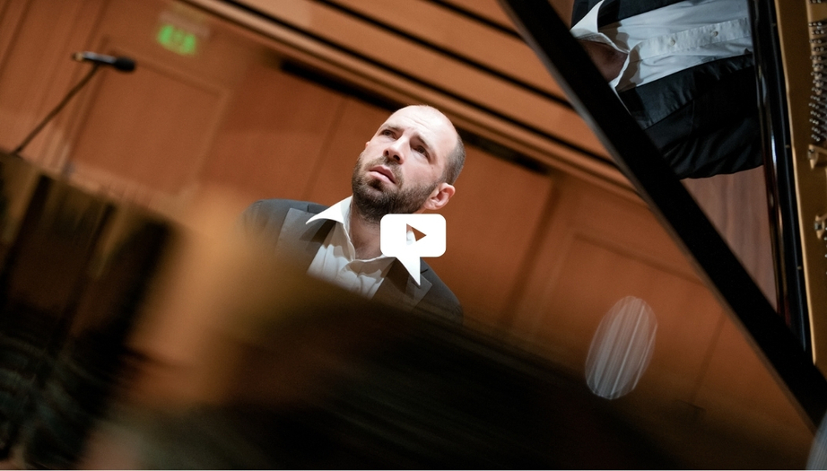 Andrei<br> Korobeinikov 4 Korobeinikov vignette video youtube 25 26 3 - Productions Internationales Albert Sarfati