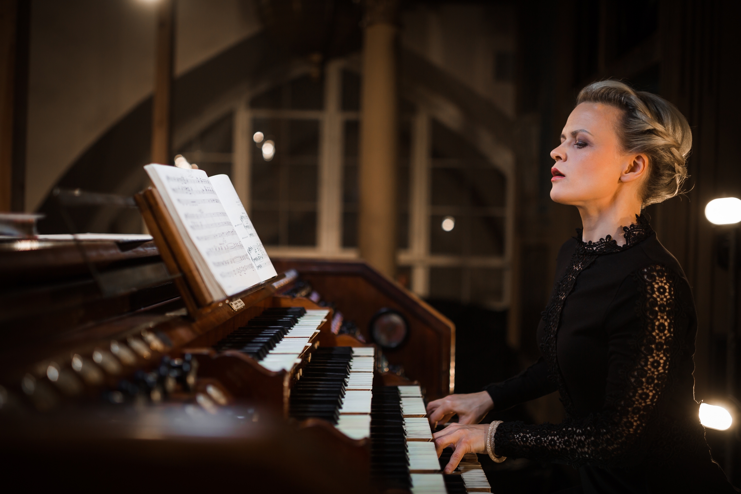 Iveta Apkalna photo Juris Zigelis closing photo productions 20 21 scaled - Productions Internationales Albert Sarfati