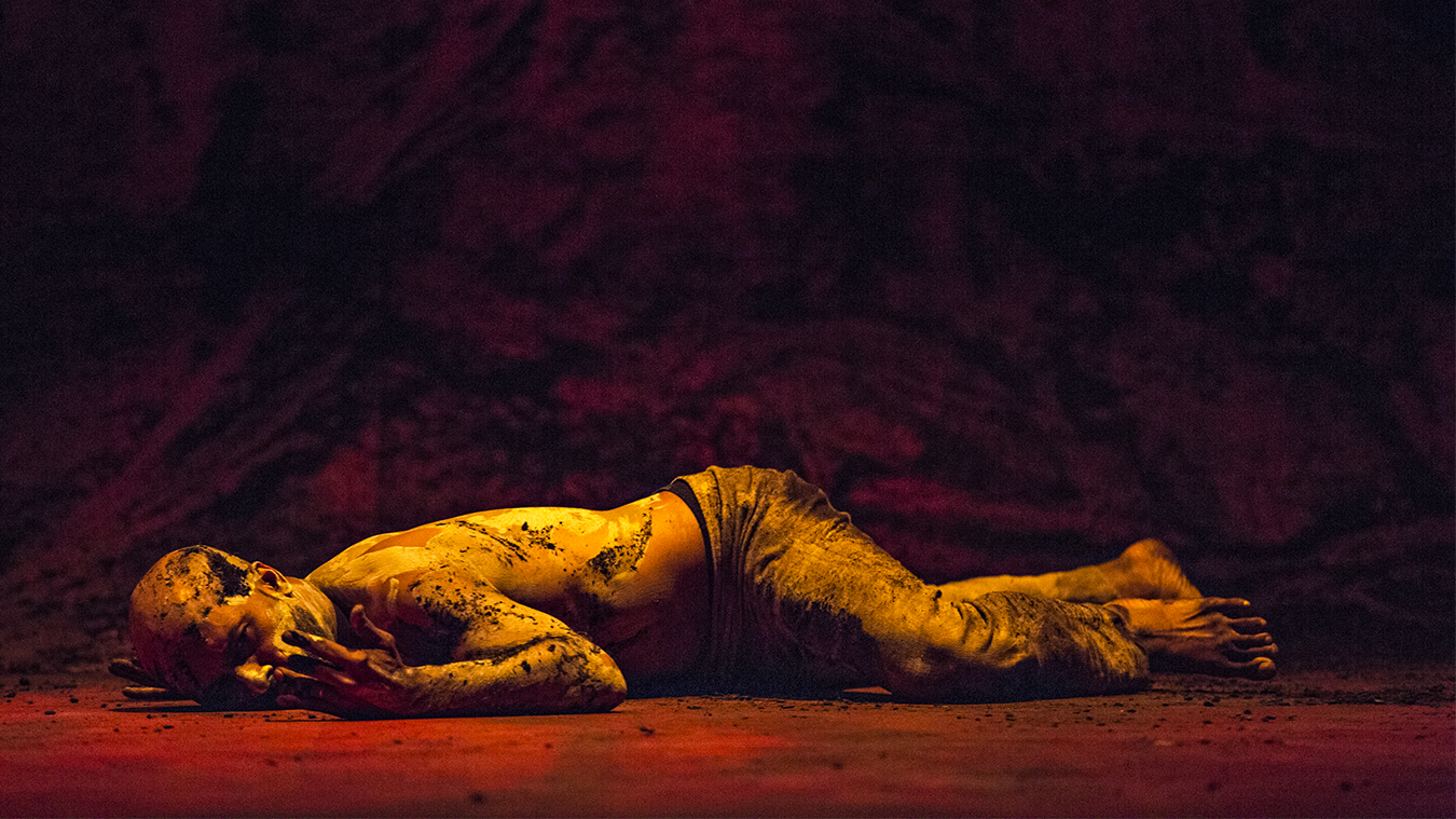 AKRAM KHAN 4 AKRAM KHAN Xenos 4 Slider autres photos productions 20 21 - Productions Internationales Albert Sarfati