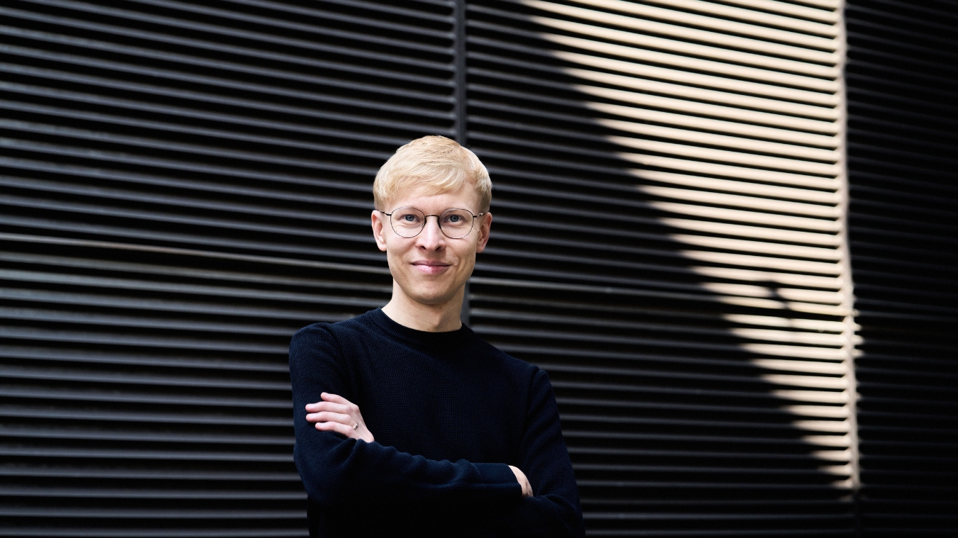 Henri Aavik 4 Slider autres photos artistes 2 - Productions Internationales Albert Sarfati