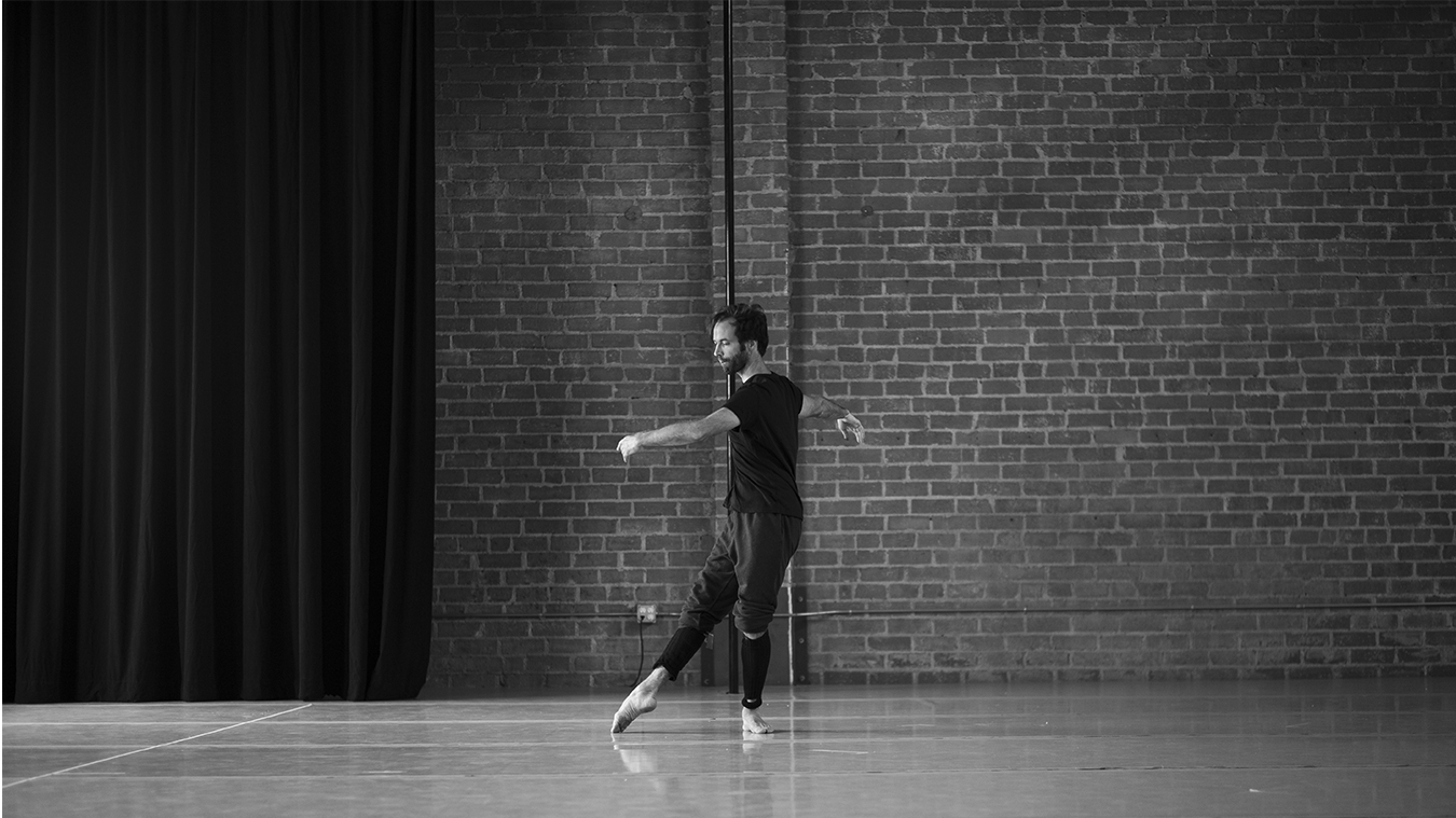 BENJAMIN MILLEPIED <br>ALEXANDRE THARAUD 2 Millepied Tharaud 2 Slider autres photos productions 22 23 - Productions Internationales Albert Sarfati