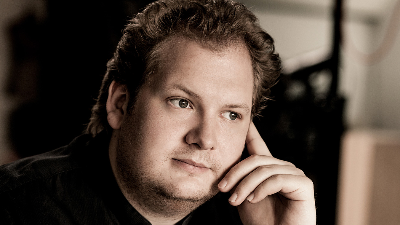 Jesko <br>Sirvend 3 Jesko Sirvend Slider autres photos artistes - Productions Internationales Albert Sarfati