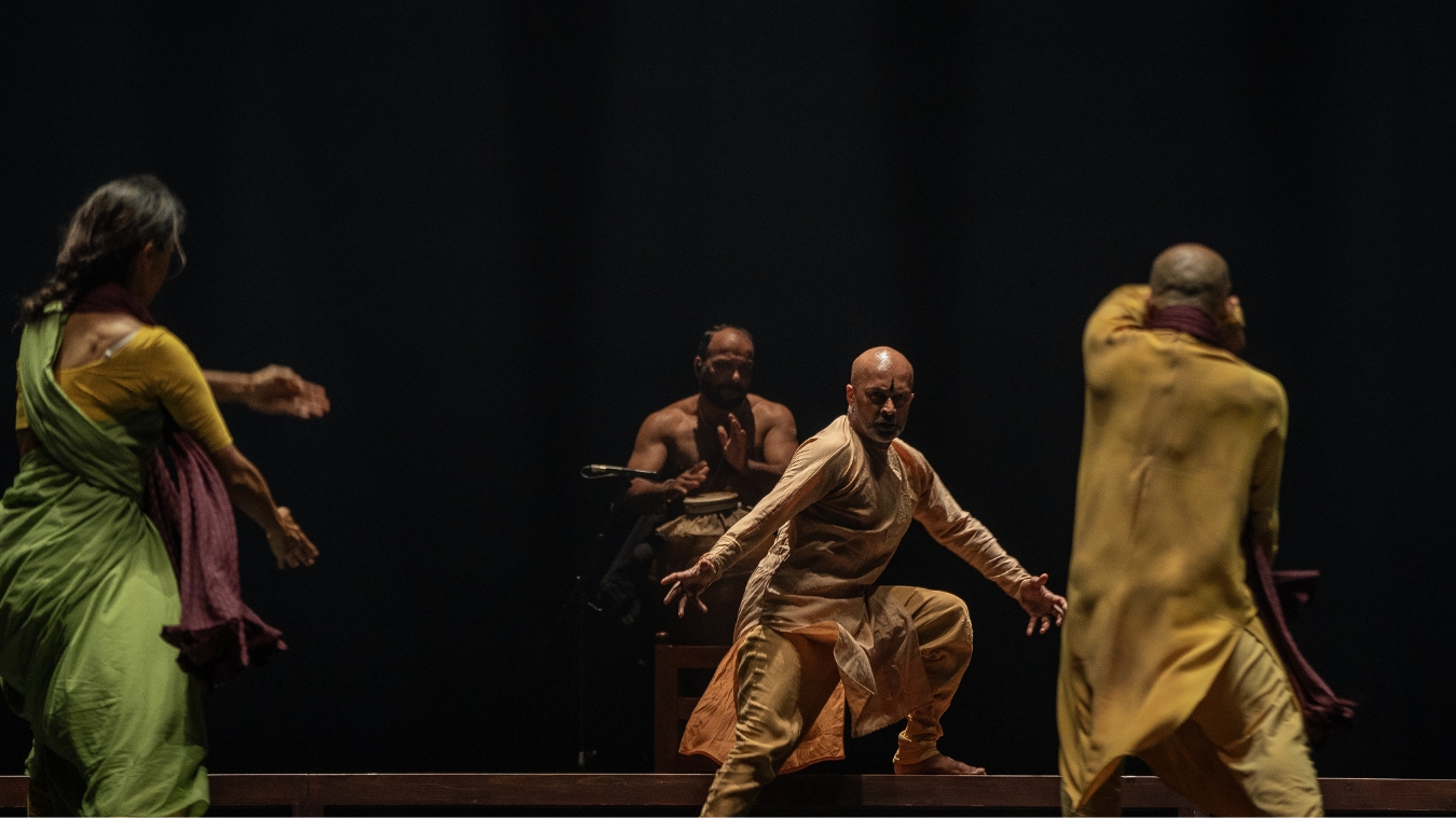 AKRAM KHAN | GIGENIS 6 GIGENIS Slider autres photos danse 24 25 - Productions Internationales Albert Sarfati