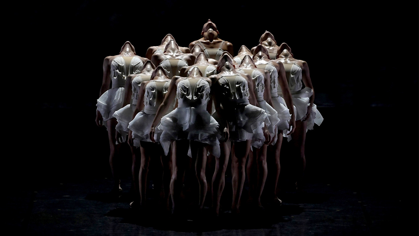 LE LAC DES CYGNES<br>BALLET PRELJOCAJ 2 Ballet Preljocaj Le Lac des Signes Transcendanses PIAS 03 - Productions Internationales Albert Sarfati