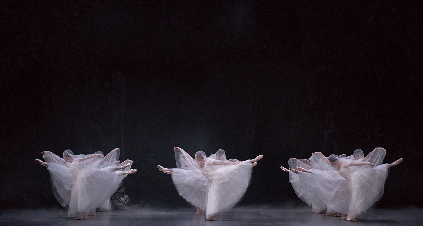 THE CAPITOLE NATIONAL<br>OPERA BALLET 4 Ballet de l Opera national du Capitole SL04 - Productions Internationales Albert Sarfati