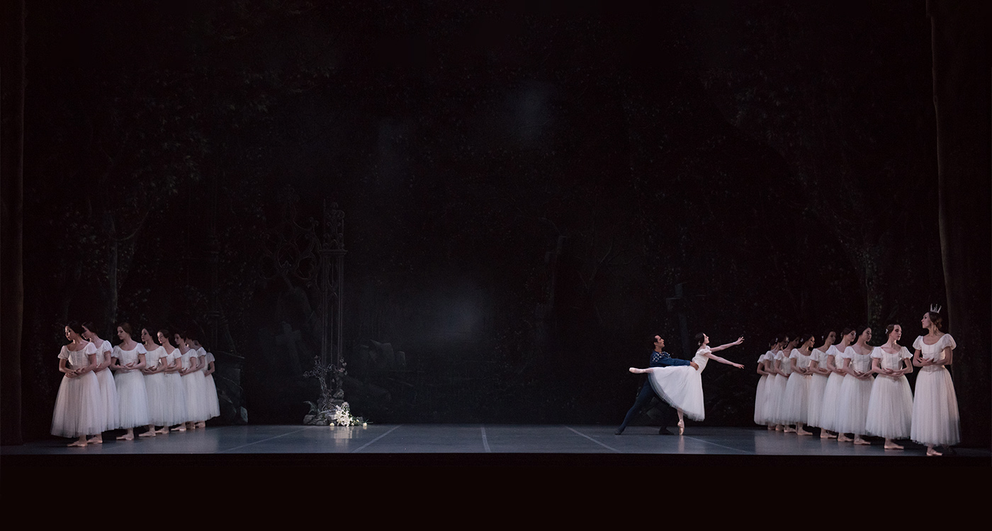 THE CAPITOLE NATIONAL<br>OPERA BALLET 6 Ballet de l Opera national du Capitole SL05 - Productions Internationales Albert Sarfati